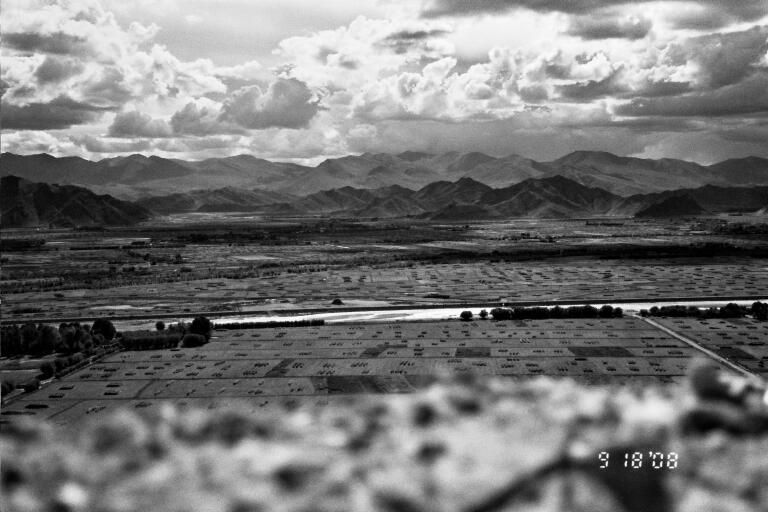B&W-Gyantse valley.jpg